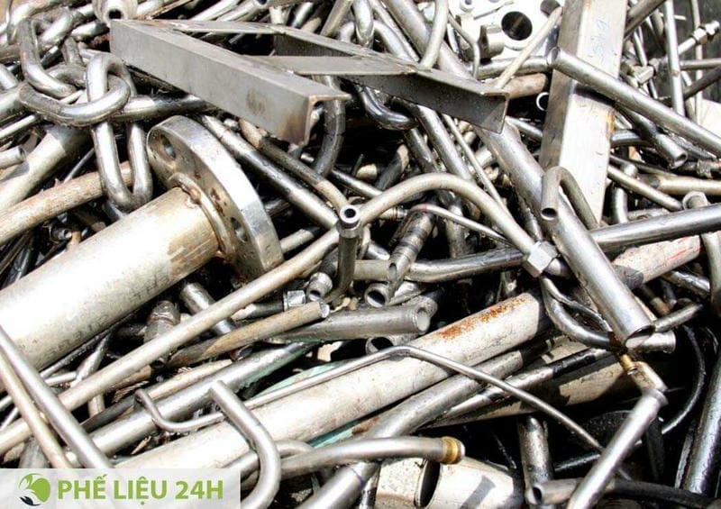 Inox 304 thường có giá cao hơn inox 201 do tỷ lệ niken lớn hơn và