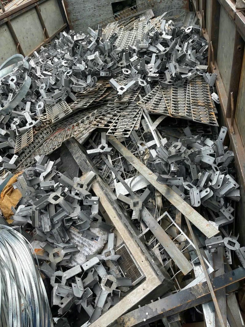 Phế liệu sắt thường phát sinh từ tháo dỡ nhà xưởng, thay thế máy móc, cắt